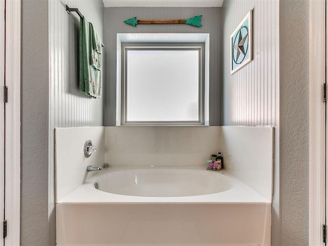 905 SE 38th Street, Moore, OK 73160