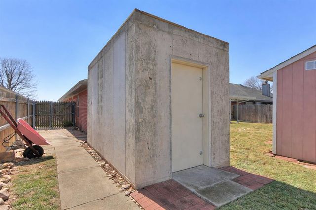 905 SE 38th Street, Moore, OK 73160