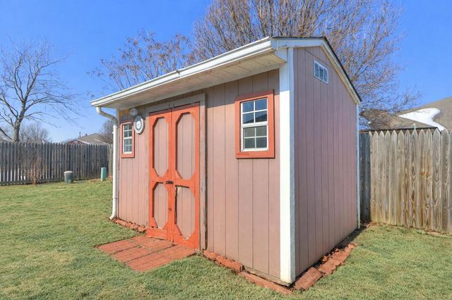 905 SE 38th Street, Moore, OK 73160