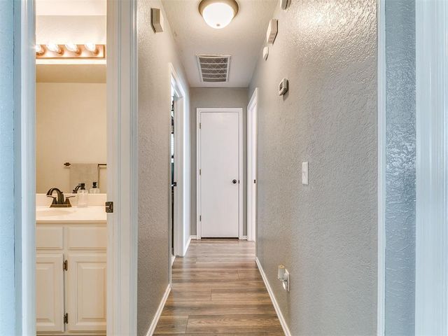 905 SE 38th Street, Moore, OK 73160