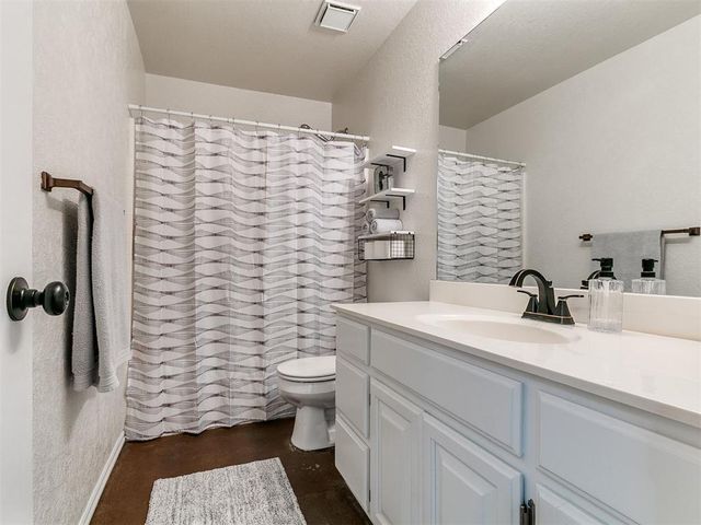 905 SE 38th Street, Moore, OK 73160