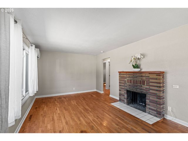 2250 DEVOS St, Eugene, OR 97402