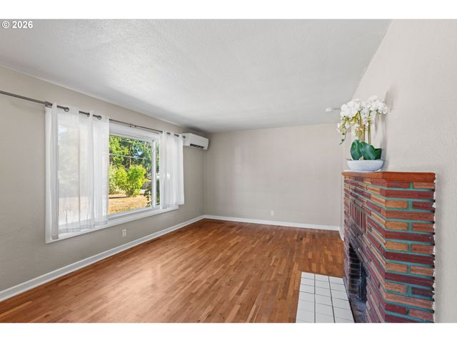 2250 DEVOS St, Eugene, OR 97402