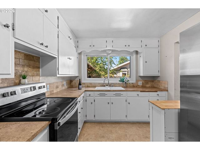 2250 DEVOS St, Eugene, OR 97402