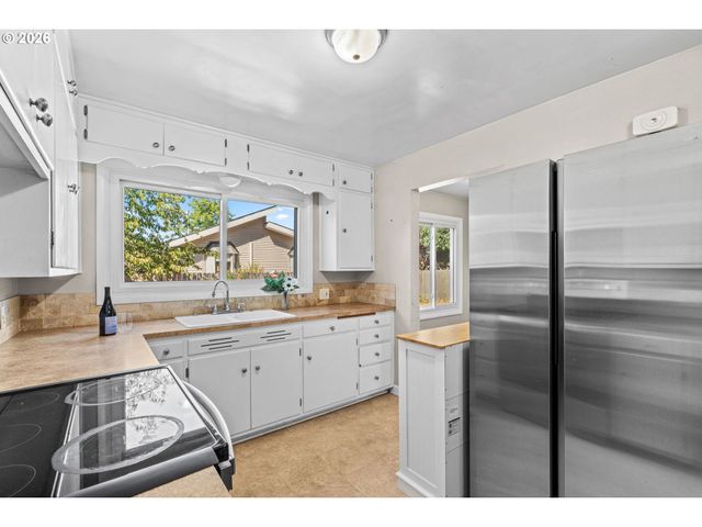 2250 DEVOS St, Eugene, OR 97402