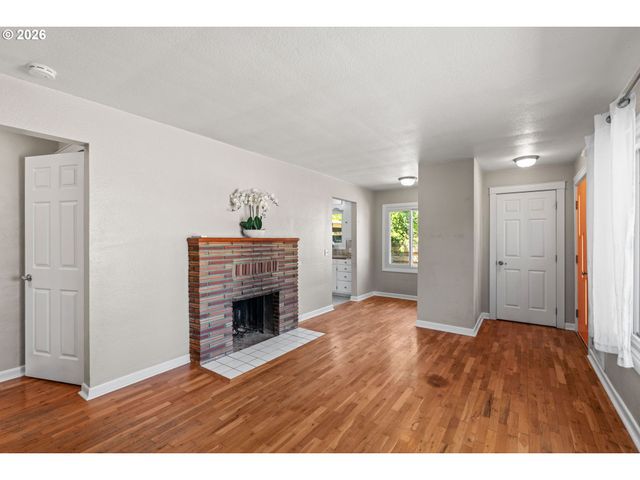 2250 DEVOS St, Eugene, OR 97402