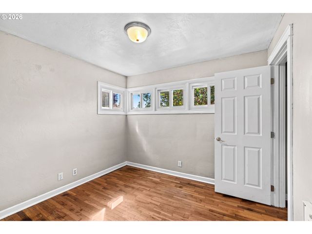 2250 DEVOS St, Eugene, OR 97402