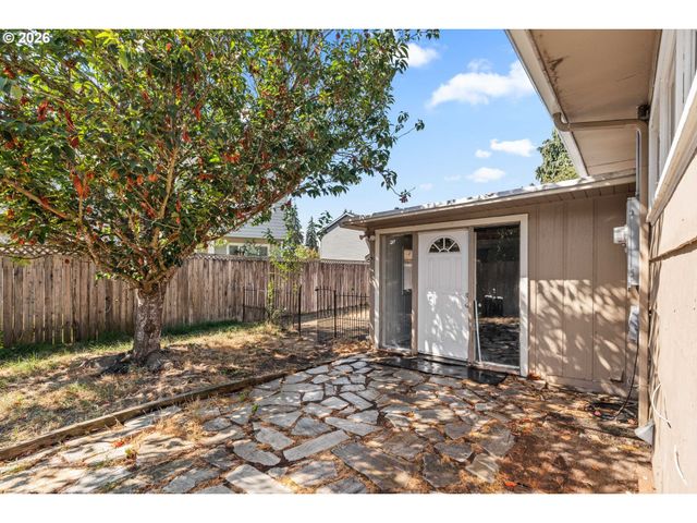 2250 DEVOS St, Eugene, OR 97402