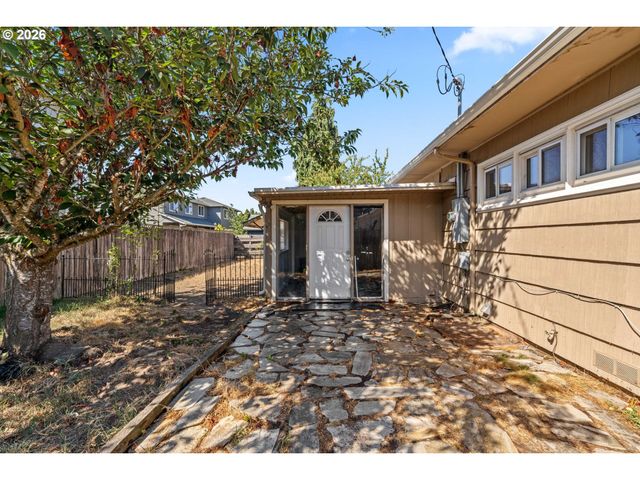 2250 DEVOS St, Eugene, OR 97402