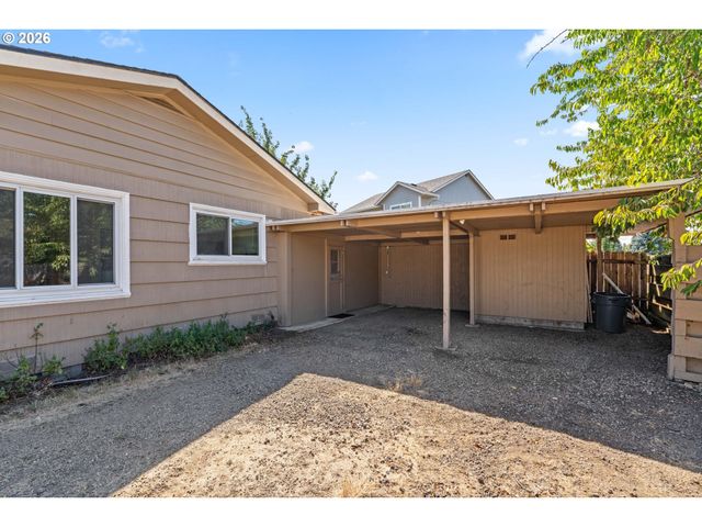 2250 DEVOS St, Eugene, OR 97402