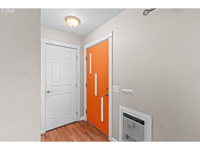 2250 DEVOS St, Eugene, OR 97402