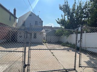 89-10 182nd Street 2nd floor, Hollis, NY 11423
