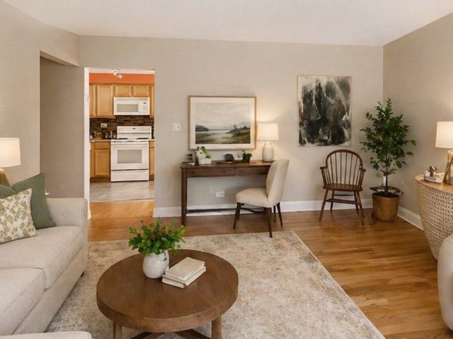 6828 N Greenview Avenue 2S, Chicago, IL 60626