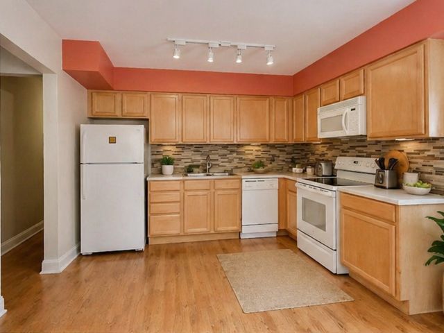 6828 N Greenview Avenue 2S, Chicago, IL 60626