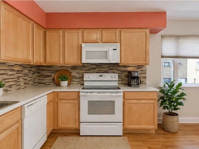 6828 N Greenview Avenue 2S, Chicago, IL 60626