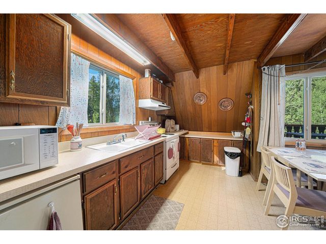 66 Circle Dr, Glen Haven, CO 80532