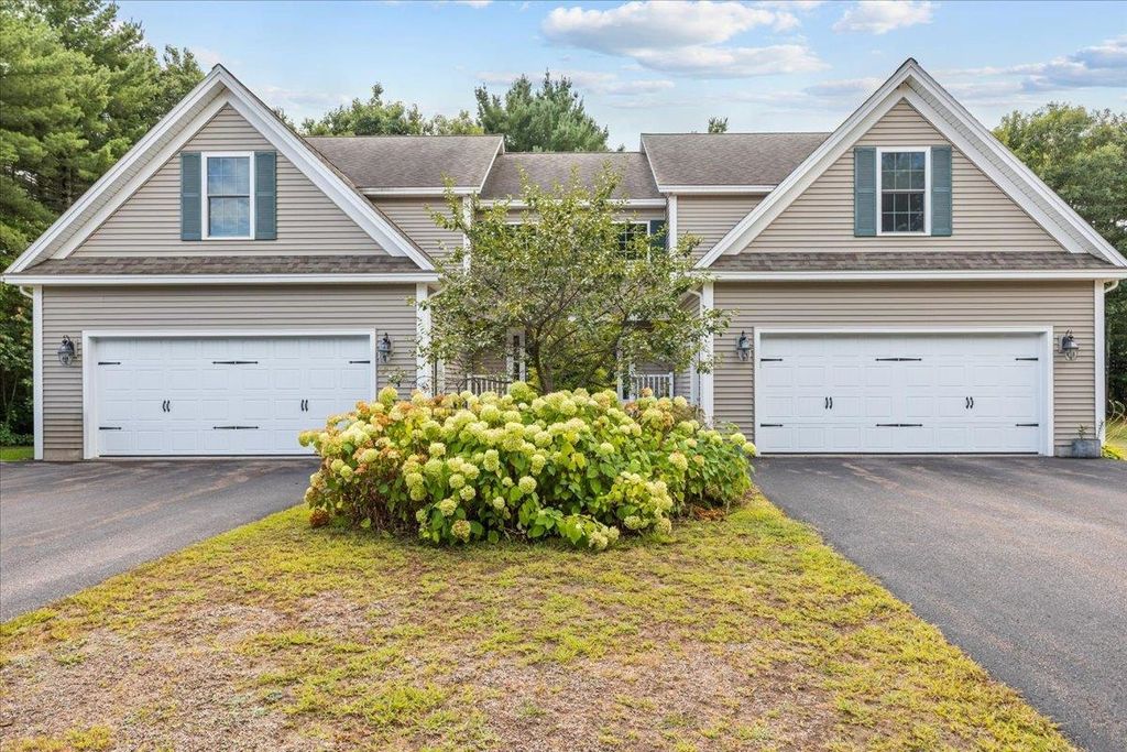 4 Hummingbird Ln # 101, Milton, VT 05468