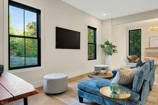 83 W End Ave, Summit City, NJ 07901