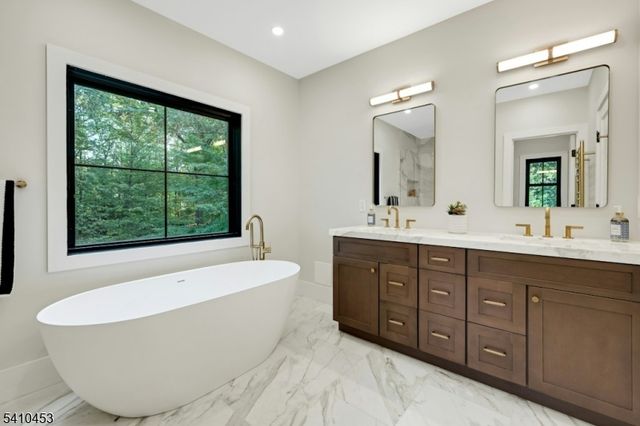 83 W End Ave, Summit City, NJ 07901