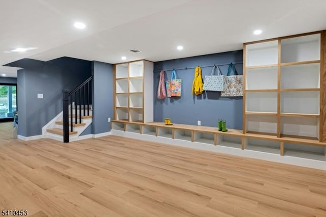 83 W End Ave, Summit City, NJ 07901
