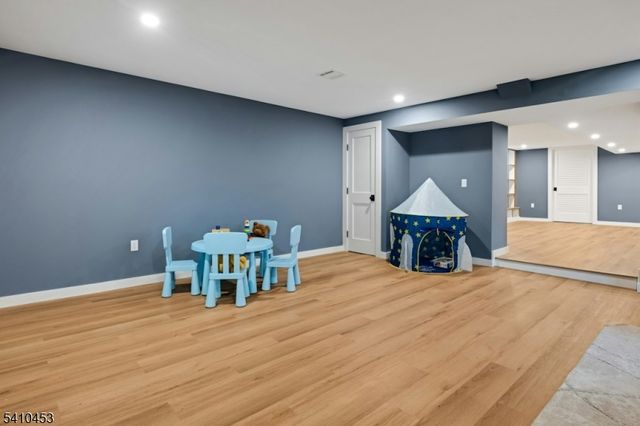 83 W End Ave, Summit City, NJ 07901