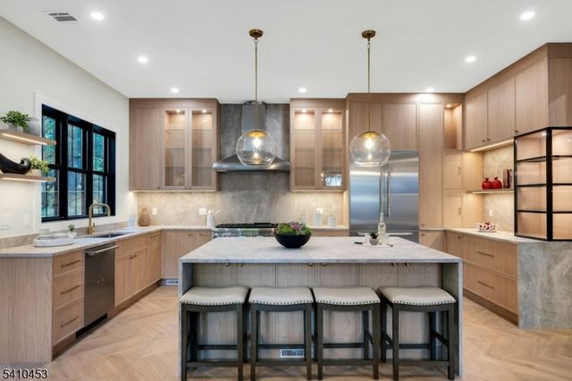 83 W End Ave, Summit City, NJ 07901