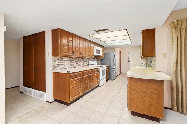 3015 Meadowview Drive, Missouri City, TX 77459