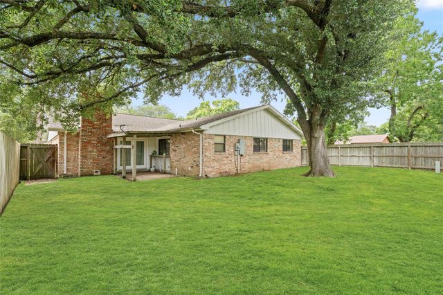 3015 Meadowview Drive, Missouri City, TX 77459