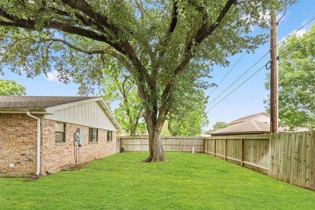 3015 Meadowview Drive, Missouri City, TX 77459