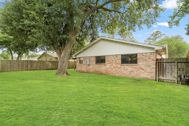 3015 Meadowview Drive, Missouri City, TX 77459
