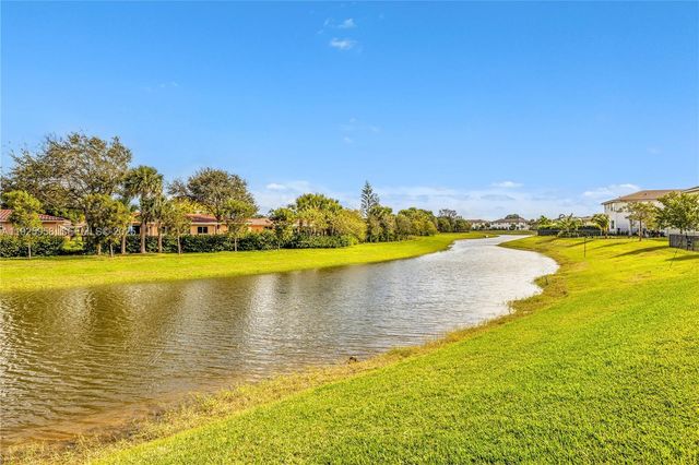 4242 Rosa Dr, Deerfield Beach, FL 33064