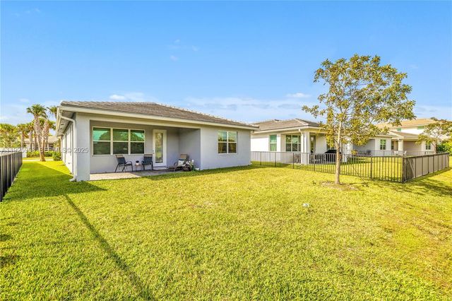 4242 Rosa Dr, Deerfield Beach, FL 33064