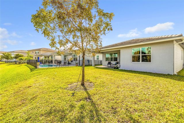 4242 Rosa Dr, Deerfield Beach, FL 33064