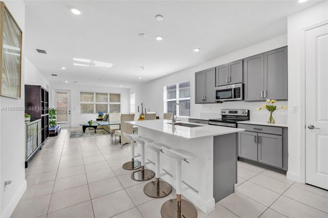 4242 Rosa Dr, Deerfield Beach, FL 33064