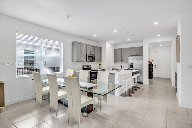 4242 Rosa Dr, Deerfield Beach, FL 33064