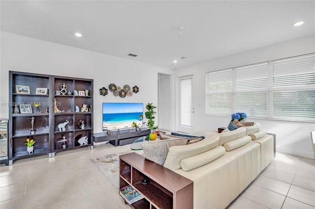 4242 Rosa Dr, Deerfield Beach, FL 33064