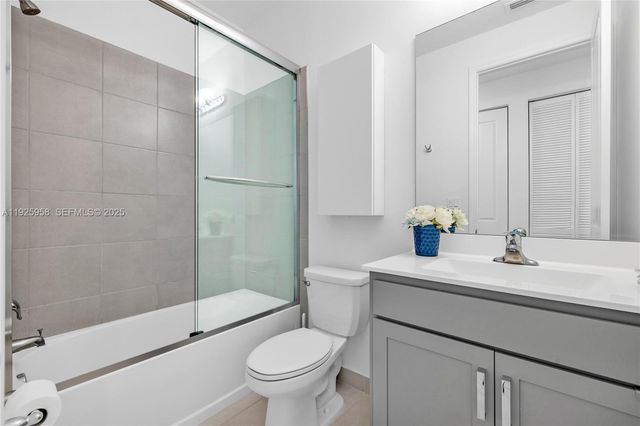 4242 Rosa Dr, Deerfield Beach, FL 33064