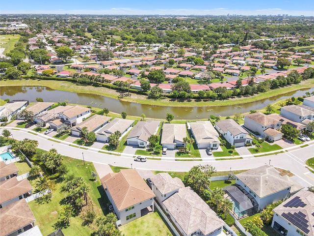 4242 Rosa Dr, Deerfield Beach, FL 33064