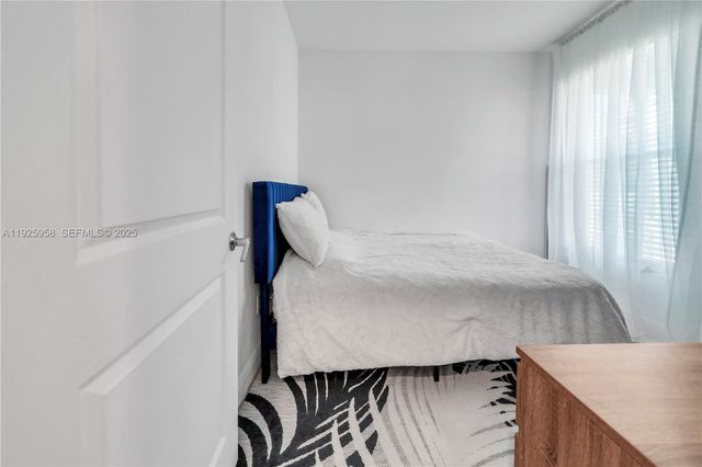 4242 Rosa Dr, Deerfield Beach, FL 33064