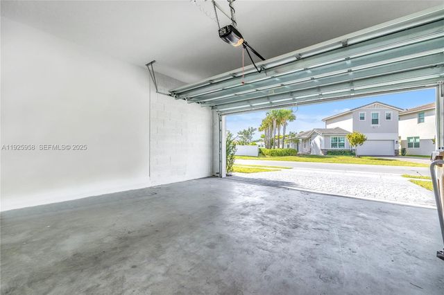 4242 Rosa Dr, Deerfield Beach, FL 33064