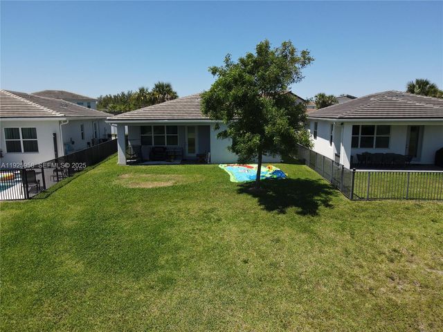 4242 Rosa Dr, Deerfield Beach, FL 33064