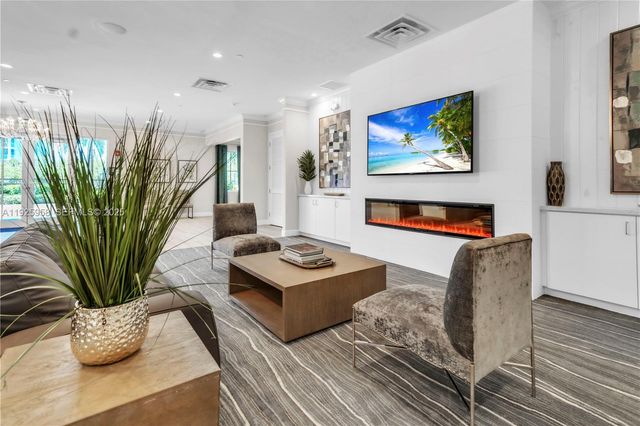 4242 Rosa Dr, Deerfield Beach, FL 33064