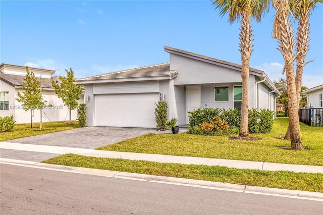 4242 Rosa Dr, Deerfield Beach, FL 33064