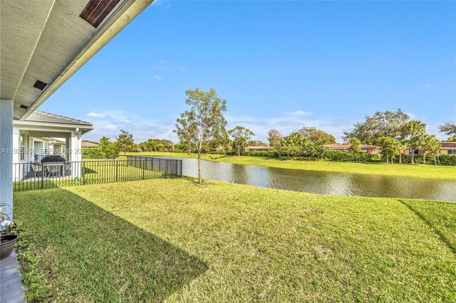 4242 Rosa Dr, Deerfield Beach, FL 33064