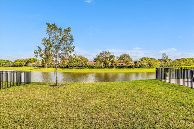 4242 Rosa Dr, Deerfield Beach, FL 33064