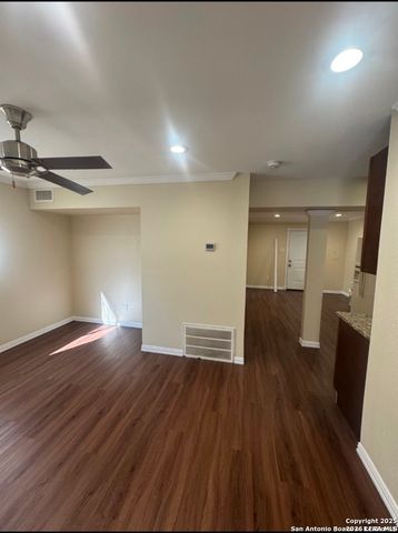 219 W Silver Sands Dr Apt 1, San Antonio, TX 78216
