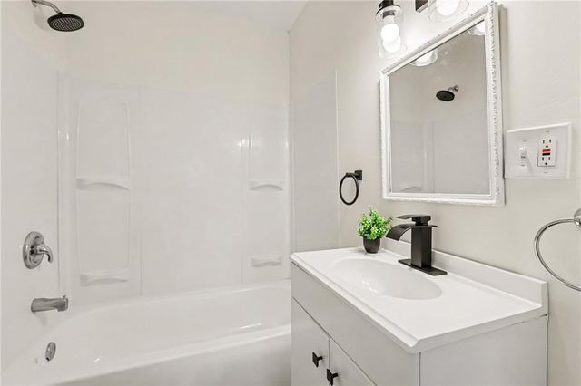 6840 E 139th Street, Grandview, MO 64030