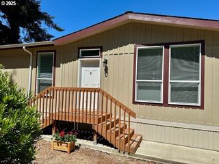 520 SHOREPINES Pl, Coos Bay, OR 97420