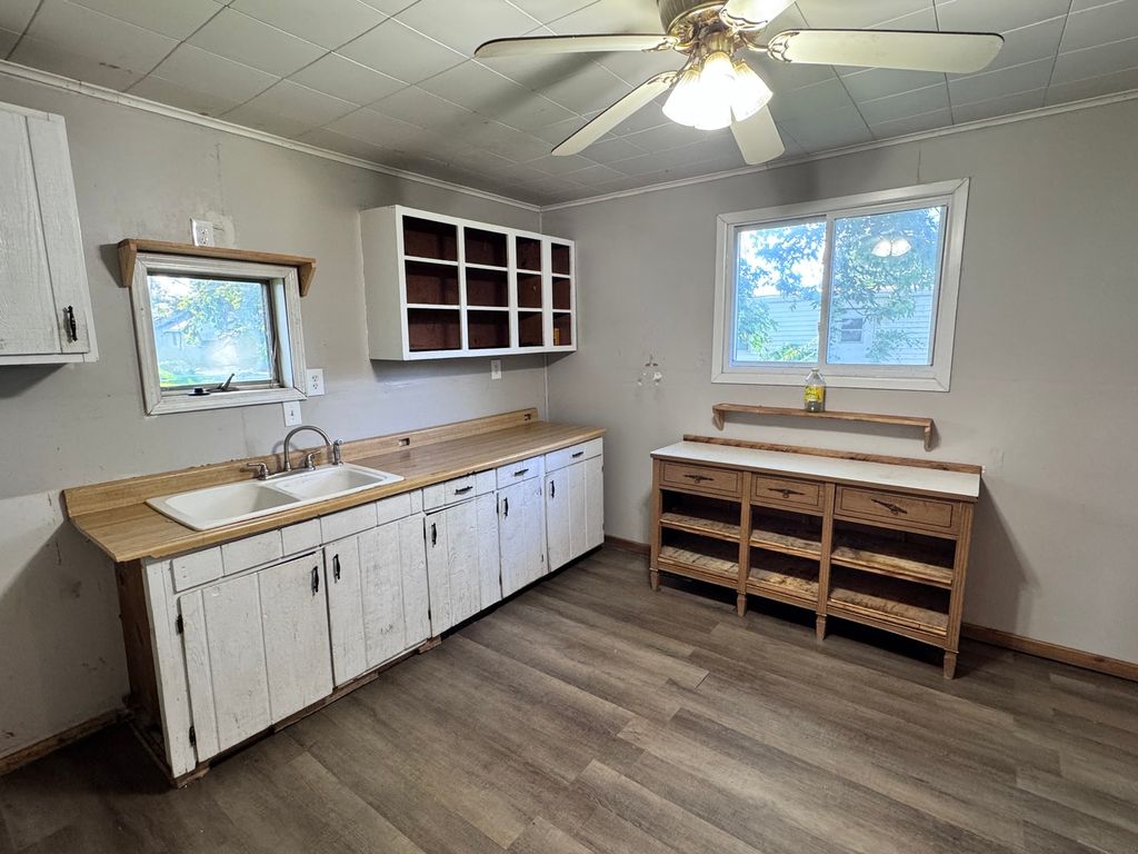 Image 11 of property listing at 1004 S Cherry Street, Centralia, IL 62801