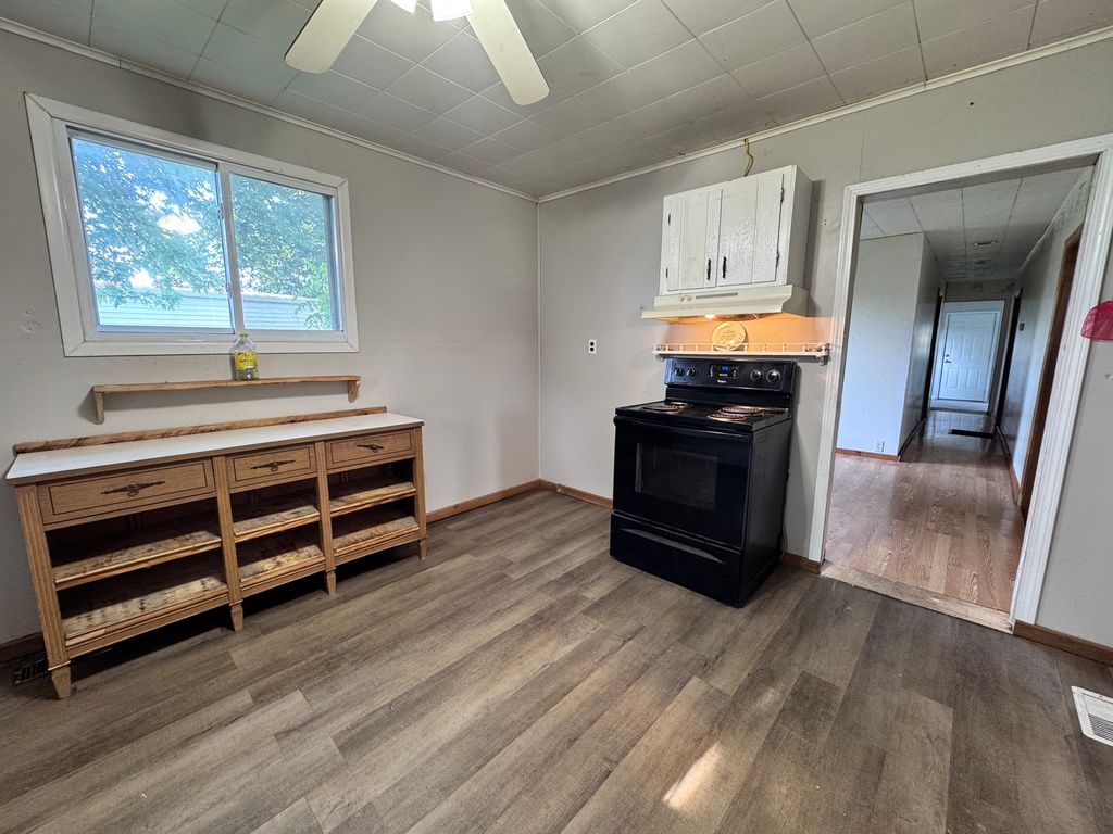 Image 12 of property listing at 1004 S Cherry Street, Centralia, IL 62801